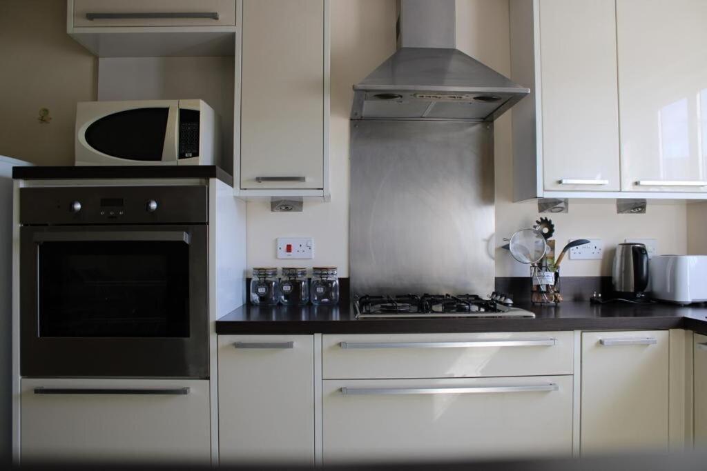 Two Bedroom Apartment, Free Parking, Close To Uclan And Free Wifi Preston  Exterior foto